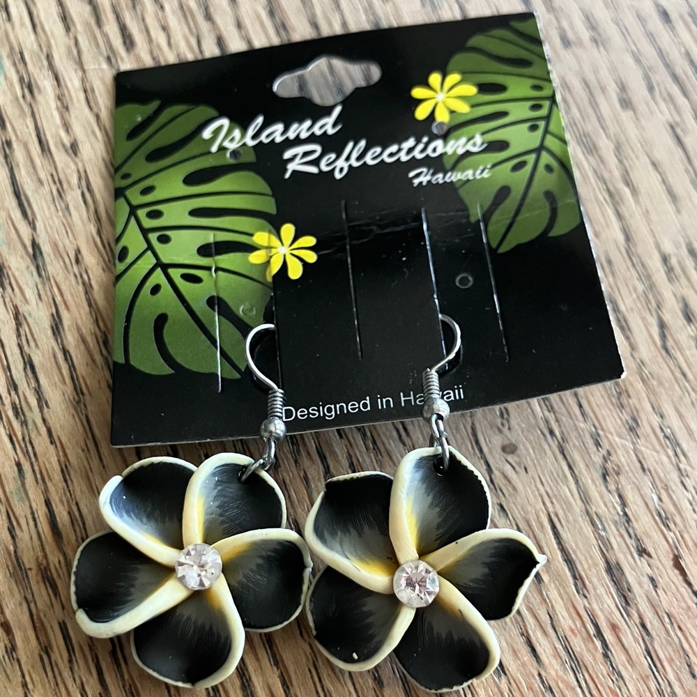 Hawaiian Floral Dangle Earrings with center Rhinestone